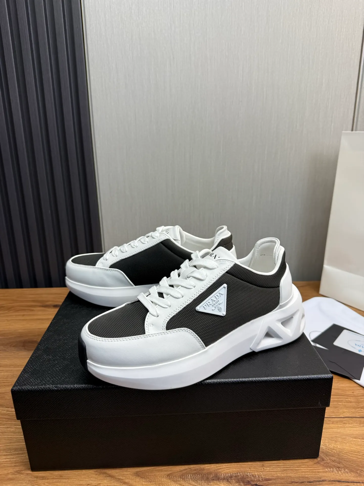 Men's shoes 💰760💰 [PRADA] New models synchronized with the official website, high-quality shipments ✔️Best sellers🔥 Original cowhide + cowhide lining, 1🆚1 replica, original original sole, 38-45 (men's 38.45 custom-made, non-refundable)
